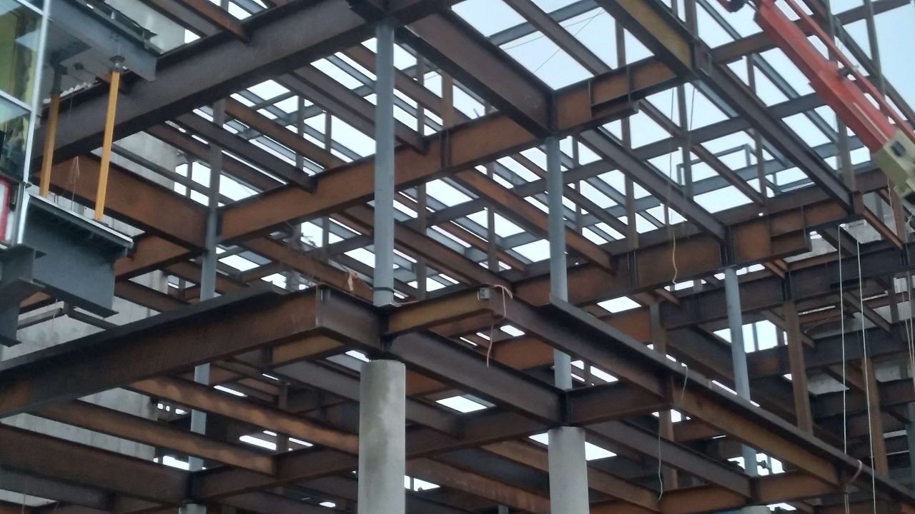 A closer look at the steel beams, October 2025.